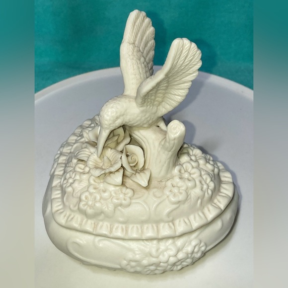 VINTAGE HUMMINGBIRD PORCELAIN BOX - Picture 7 of 16